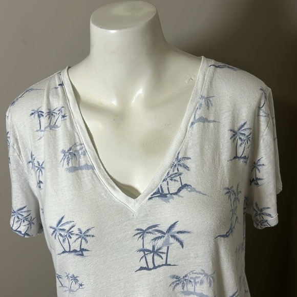 RAILS The Cara Vneck Blue Hawaii Tshirt Palm Tree White Blue Sz L - Picture 4 of 12